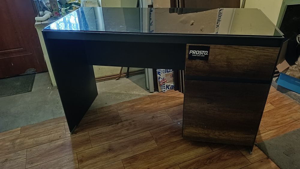 Sprzedam małe zgrabne biurko