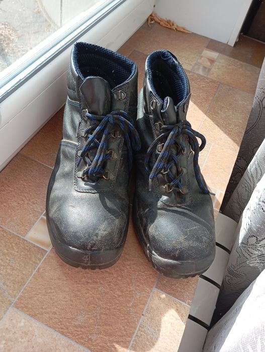 Спецовые ботинки 44 размер б/у.