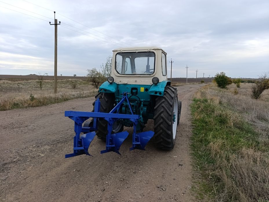 Продам ЮМЗ 6 з плугом