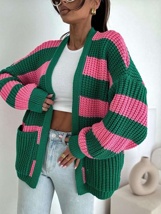 Sweter w szerokie.pasy oversizie