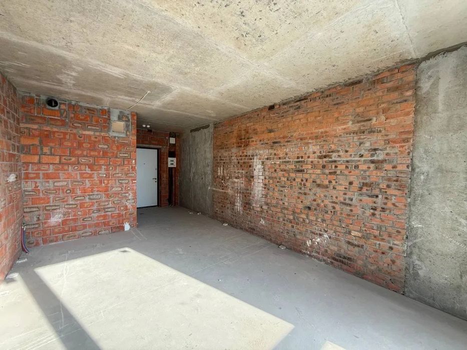 Продаж 1-к 47 м2, без ремонту ЖК Славутич