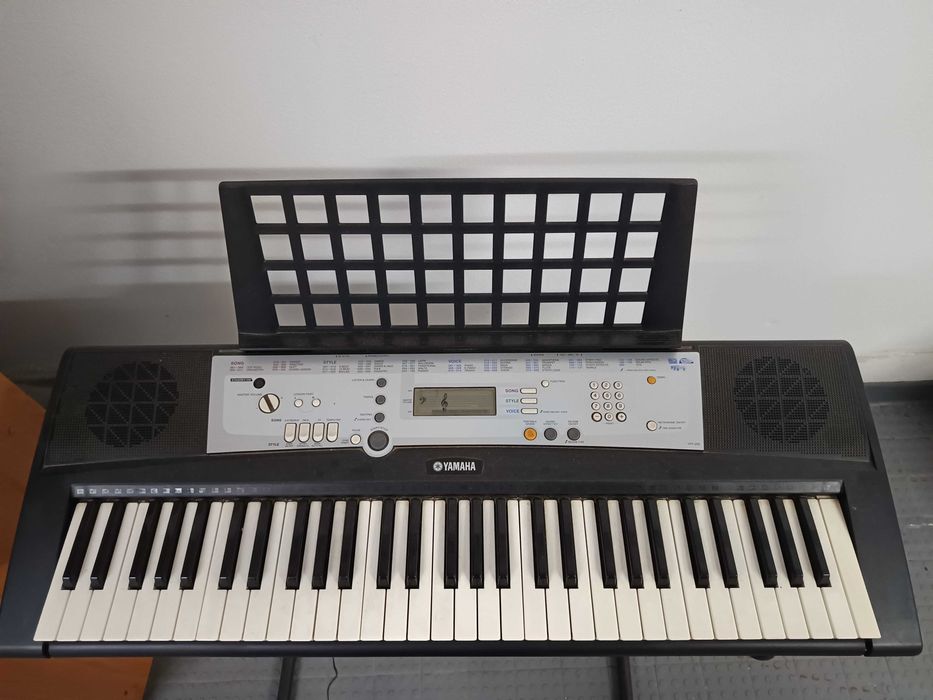 Órgão Yamaha YPT-200