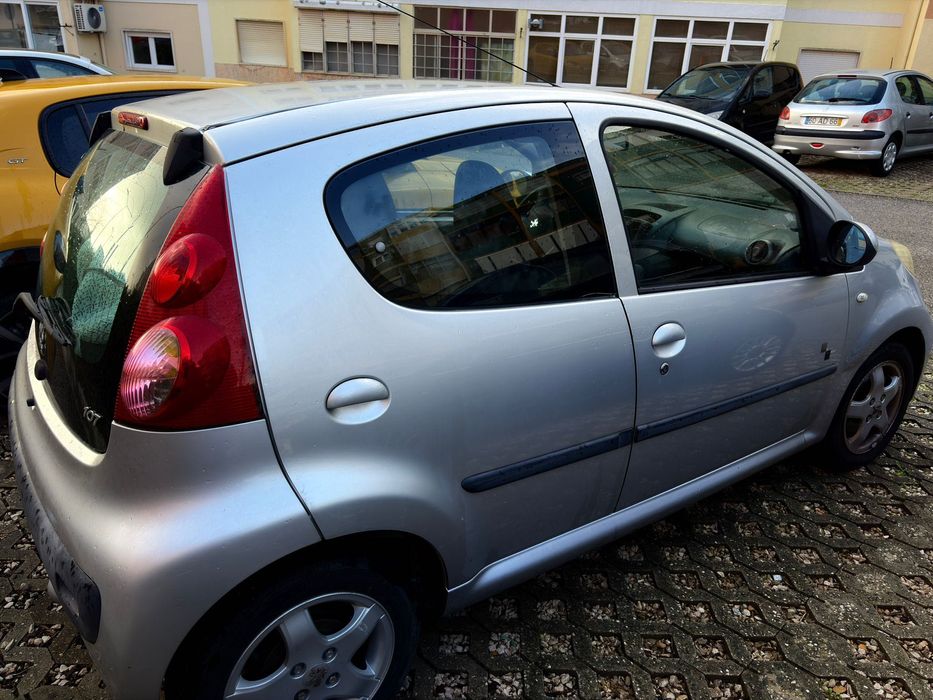 Peugeot 107 black and silver