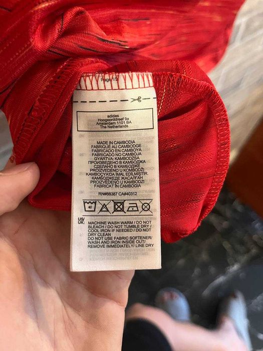 Спортивна чоловіча футболка Adidas червоного кольору