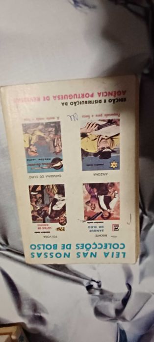 Livro _Enterrada na Neve_ de M.L. Estefanía