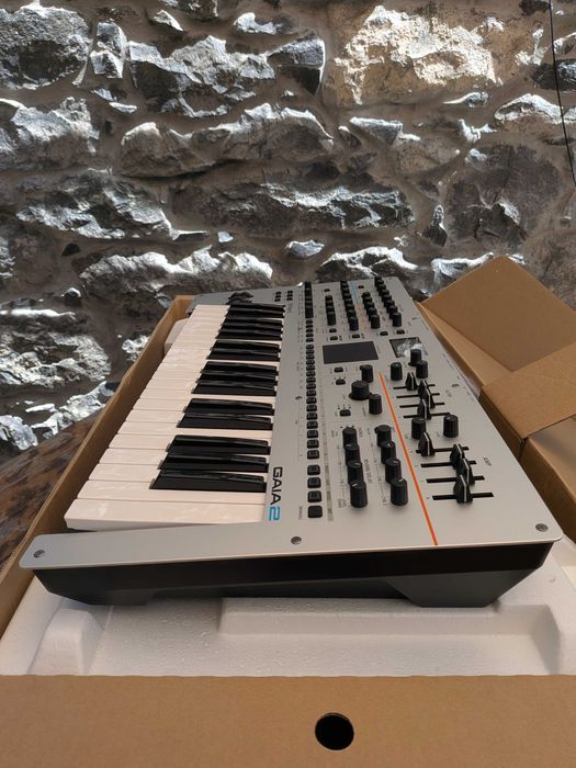 Sintetizador Roland GAIA 2 em estado rigorosamente NOVO