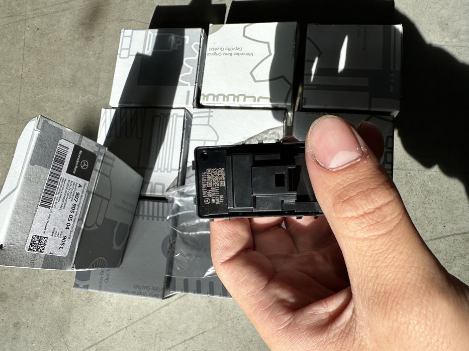 Кнопка блочок склопідйомника стеклоподъемника спрінтер W907 W910