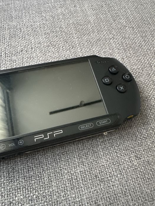PSP E1004 przenośna konsola