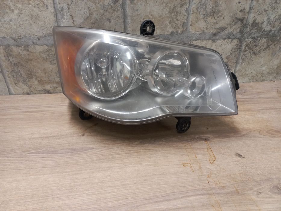 Lampa Voyager 5 prawy przód Europa