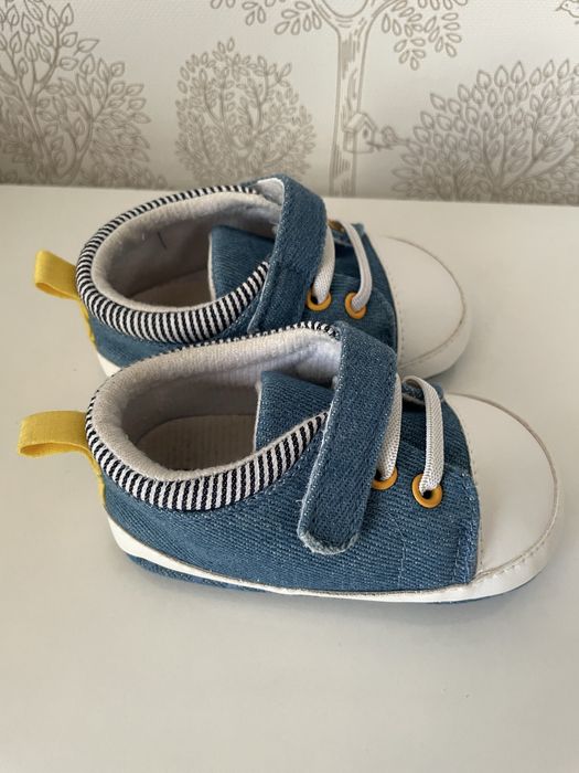 Весняні кеди для перших кроків