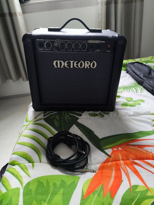 Guitarra + Violão + Caixa de som