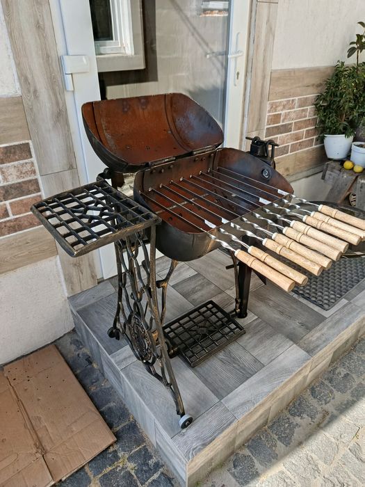 Мангал - барбекю ексклюзив зі станини швейної машинки Зінгер і газ.бал