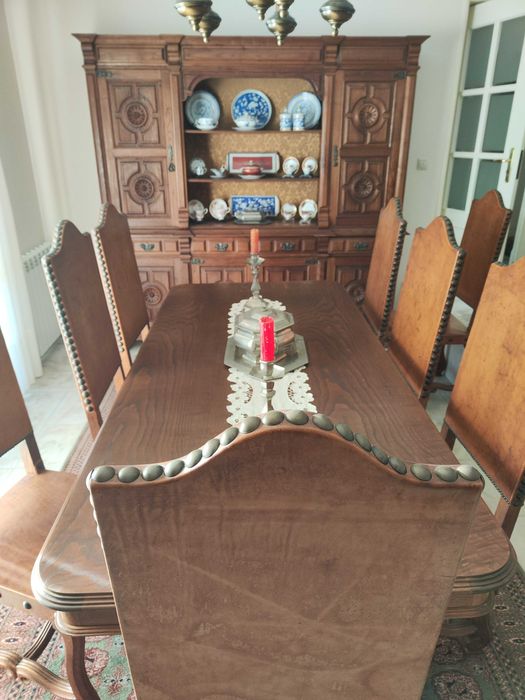 Conjunto de mesa e 8 cadeiras de sala de jantar em madeira maciça