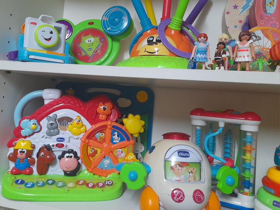 Brinquedos didáticos Chicco e Fisher Price, andador, quinta..