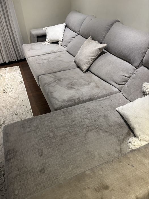 Sofá retrátil com puffs