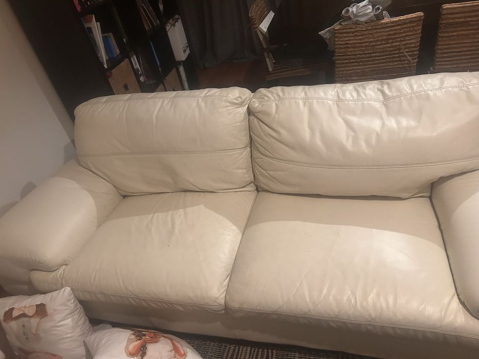 Sofa de 2 lugares e sofa individual com suporte de pes
