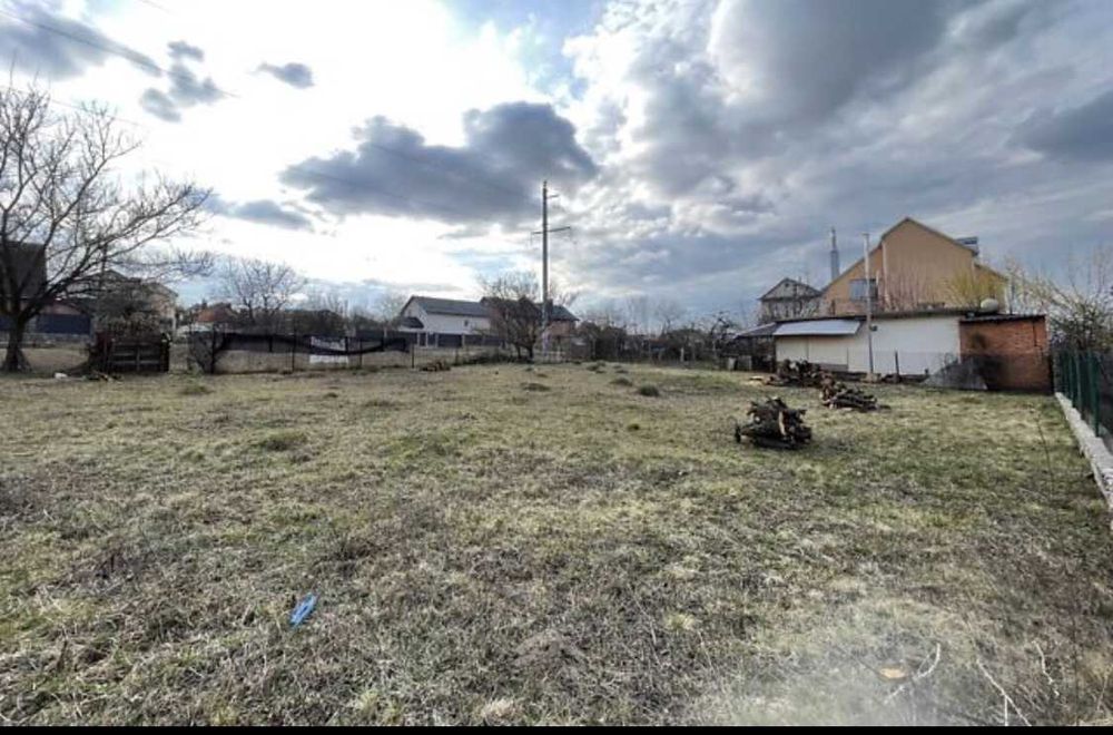 (3) Продам земельну ділянку в с. Березина 1736