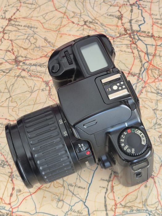 Máquina fotográfica Canon EOS 1000F