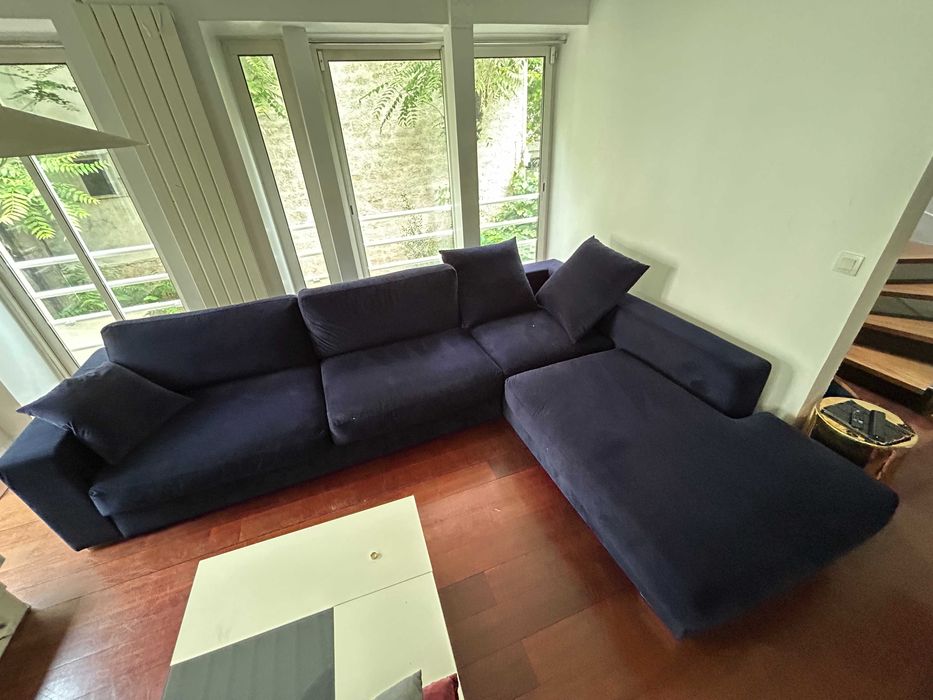 Sofá BoConcept em veludo azul noite