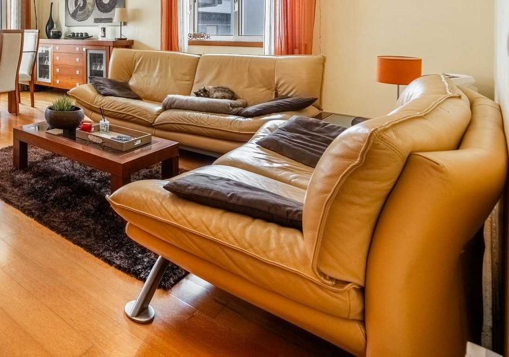 2 Sofás em Pele Genuína