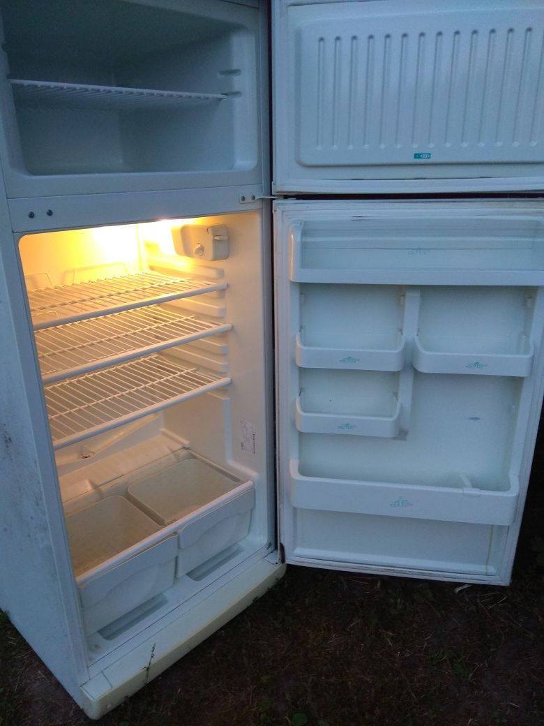 Запчасти к холодильникам полки ящики и.т.д.: 200 грн. - Холодильники ...