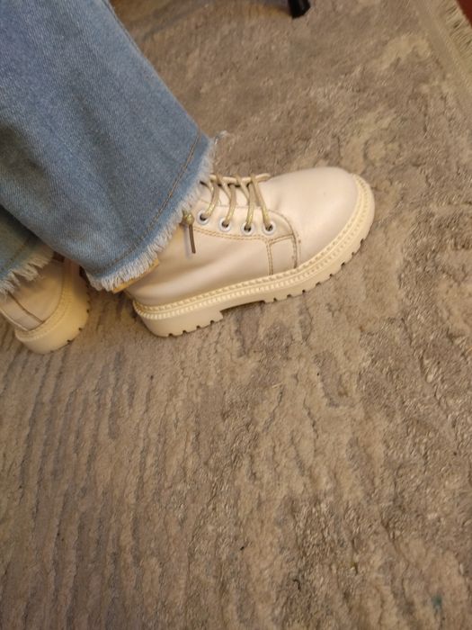 Одяг  для дівчинки 3-4  років (куртка,джинси,взуття ,комбез,шапка)