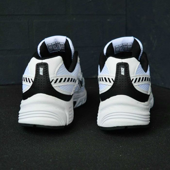 Nike Initiator White black білі з чорним кросівки жіночі найк кроссовки кросовки