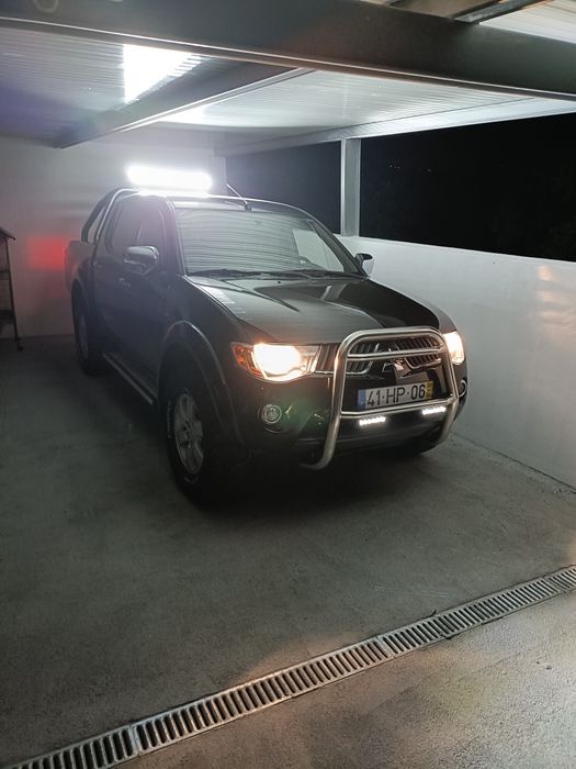 Mitsubishi L200 4x4 com 154 mil km reais.