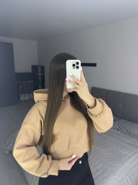 Коротке бежеве худі з капюшоном на флісі