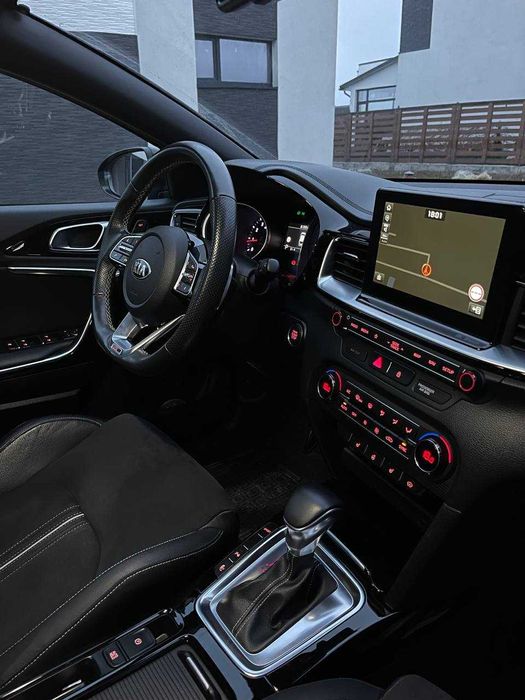 Kia ProCeed офіційне авто.