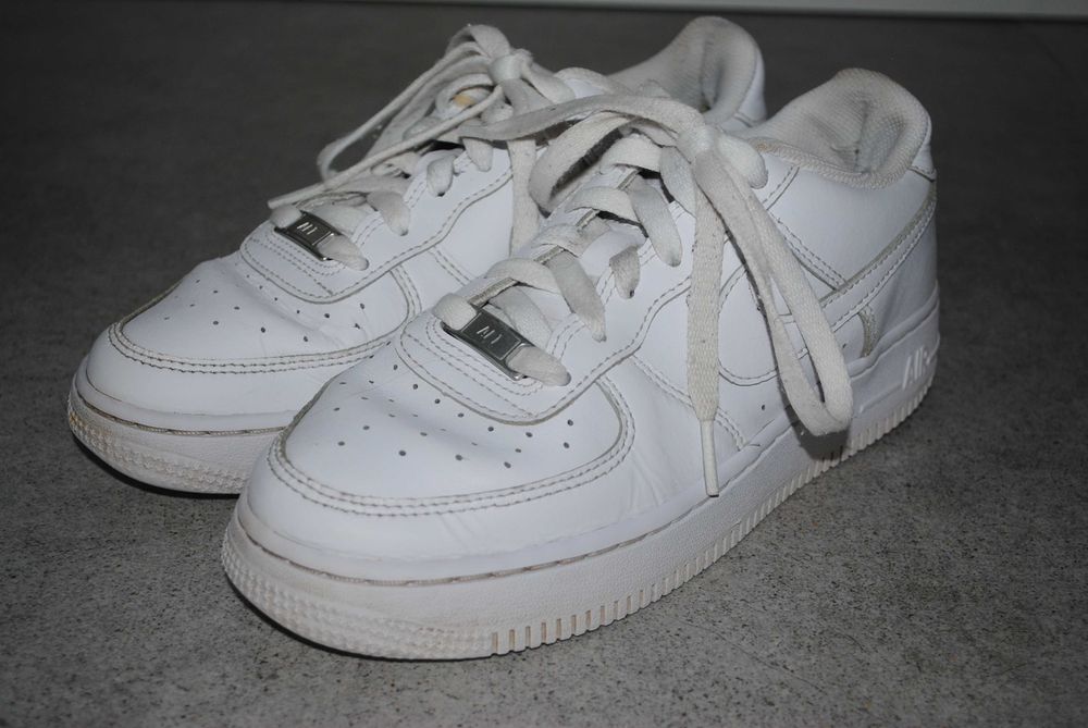 Skórzane sneakersy buty sportowe Nike Air Force 1 roz 37,5