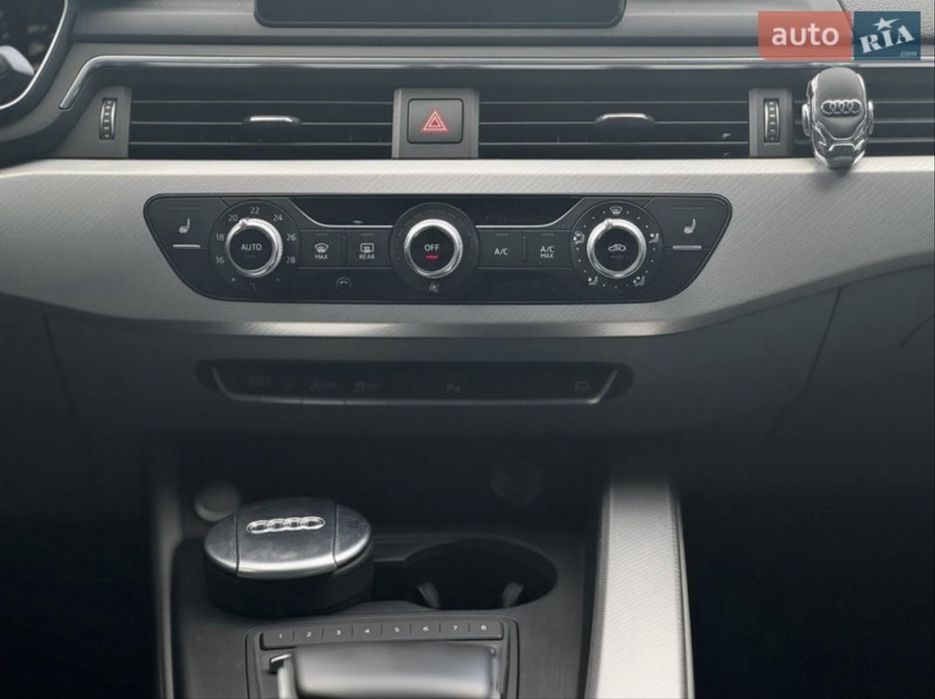 Audi A4 B9 2.0 tfsi 2016 рік