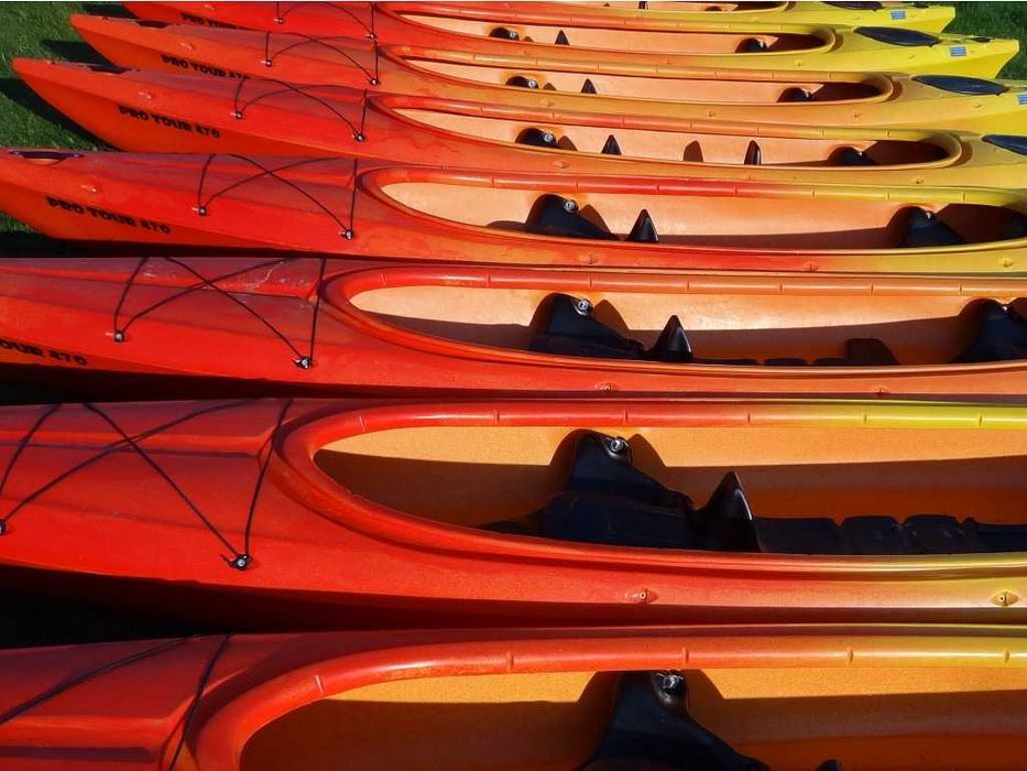 Kajaki polietylenowe Aquarius Pro Tour 470 + wiosła i kamizelki