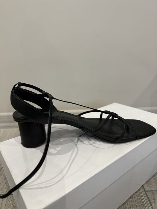 Шкіряні босоніжки &Other Stories