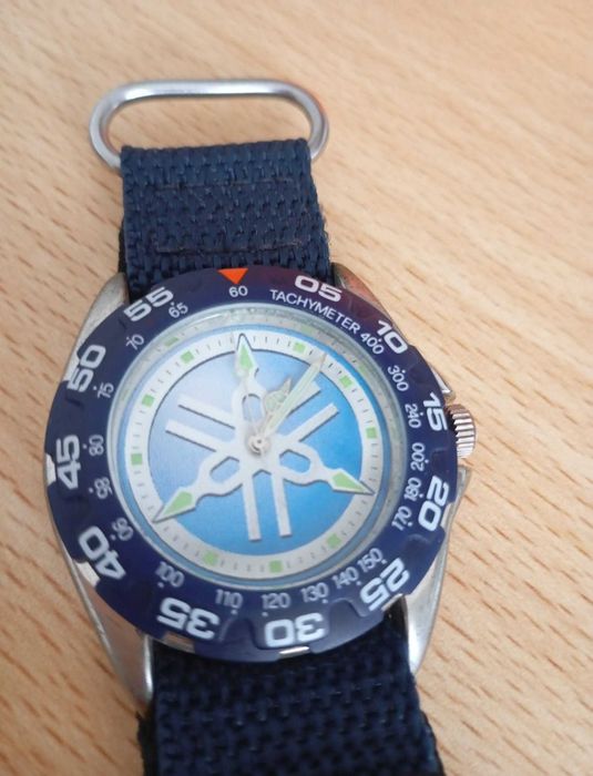 Relógio original da Yamaha para actividades aquáticas à prova de água
