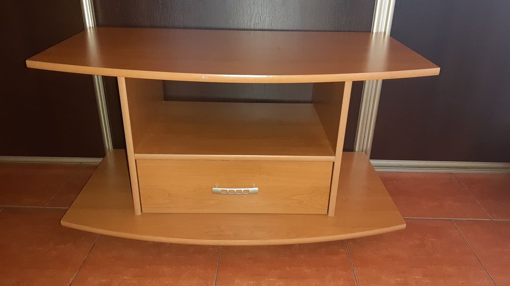 Szafka RTV na kółkach