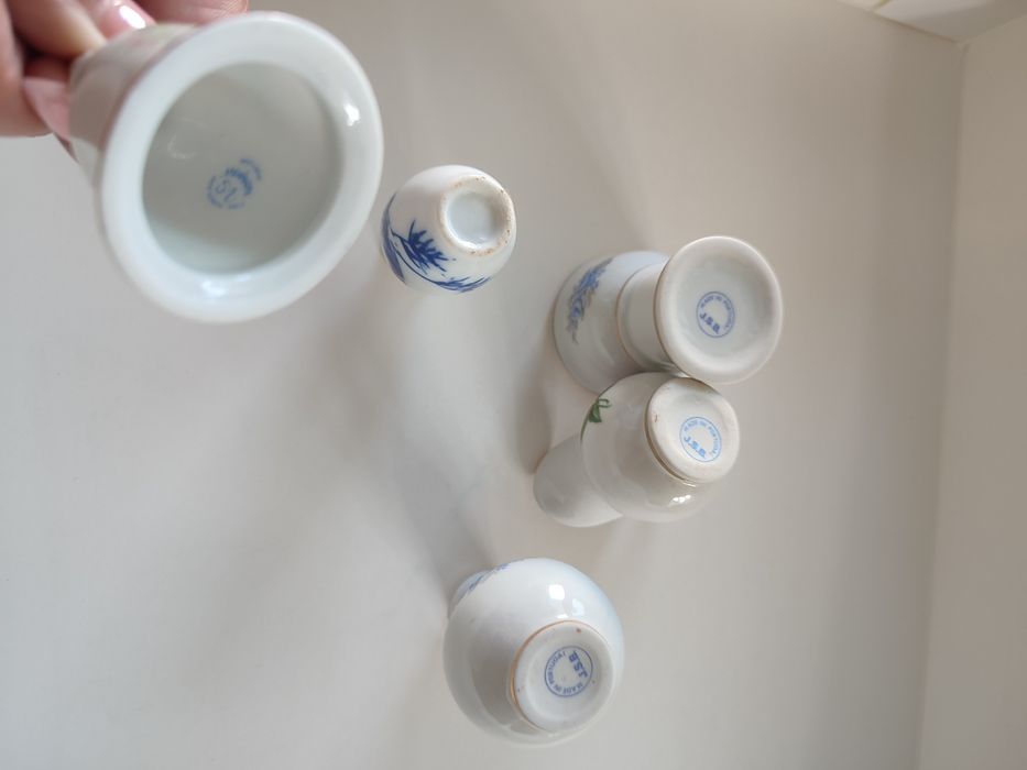 Cinco miniaturas em porcelana