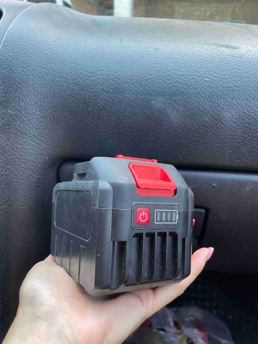 Новий аккумулятор 20в 8 ампер