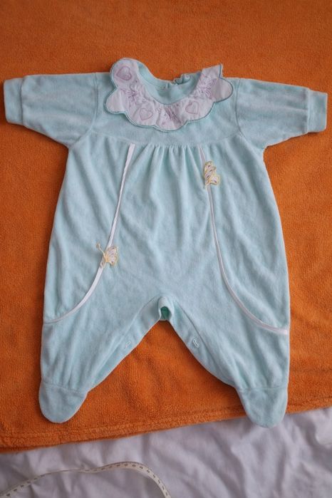 Welurowy pajacyk dla dziecka