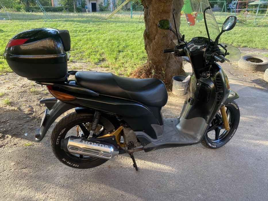 Honda sh 150.