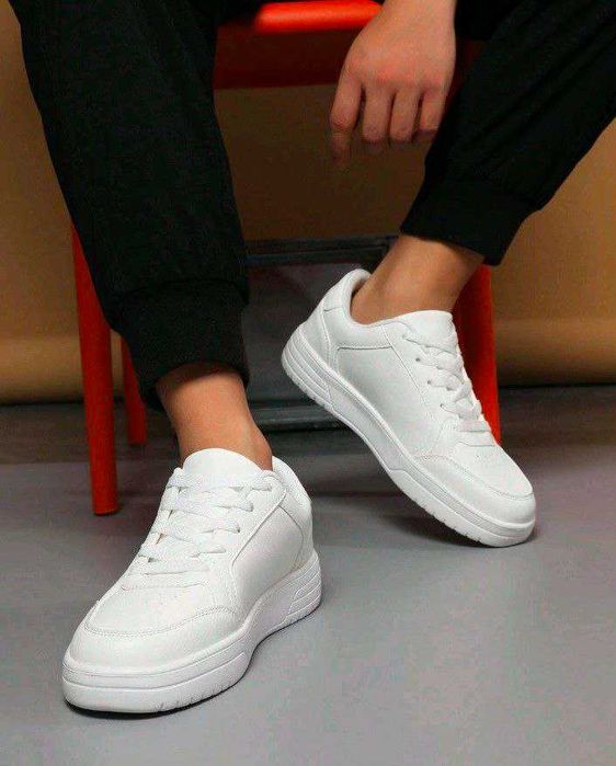 Nowe białe buty sportowe męskie – letni model