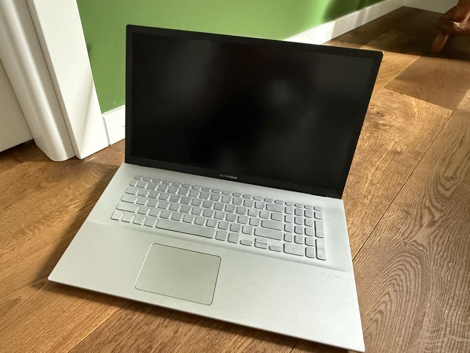 Laptop 17,4” ASUS VivoBook 17 M712DA 8gb do naprawy