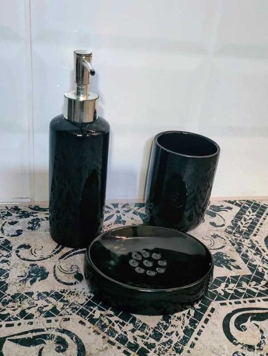 Komplet  ceramiczny do łazienki , czarny