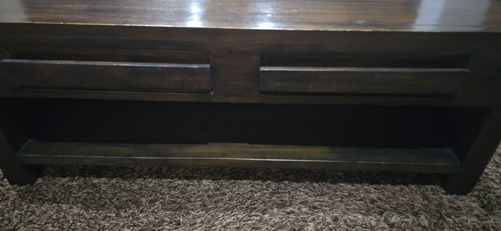 Mesa de sala de estar em madeira maciça