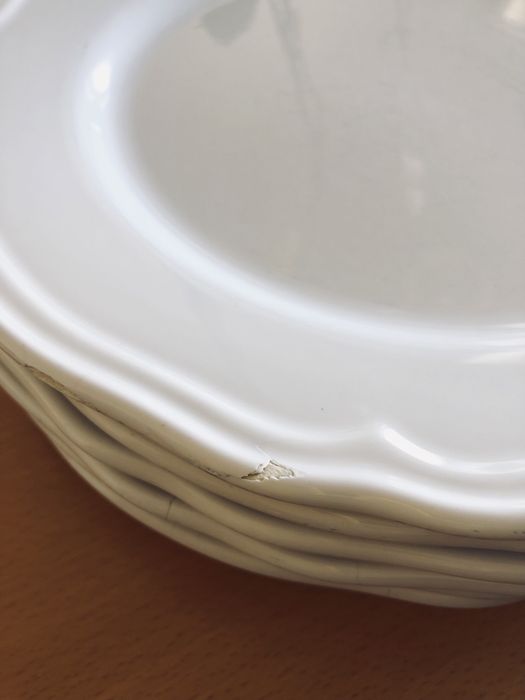 Pratos IKEA porcelânico, tom beje claro