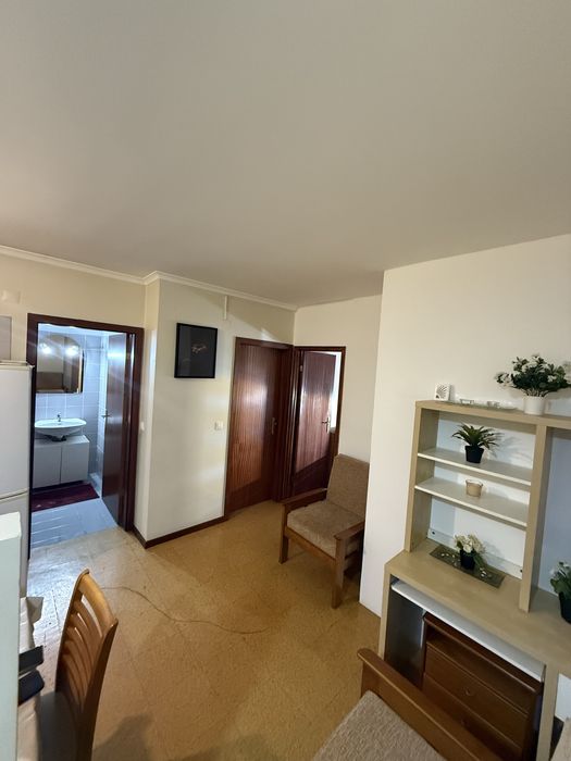 Quarto mobiliado, tv,cama casal + beliche em Penha de França Lisboa
