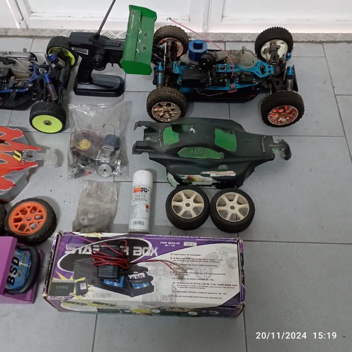 Conjunto de carros telecomandados a gasolina