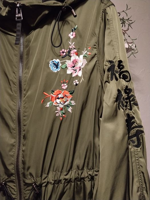 Super lekka wiatrówka BERSHKA M/L