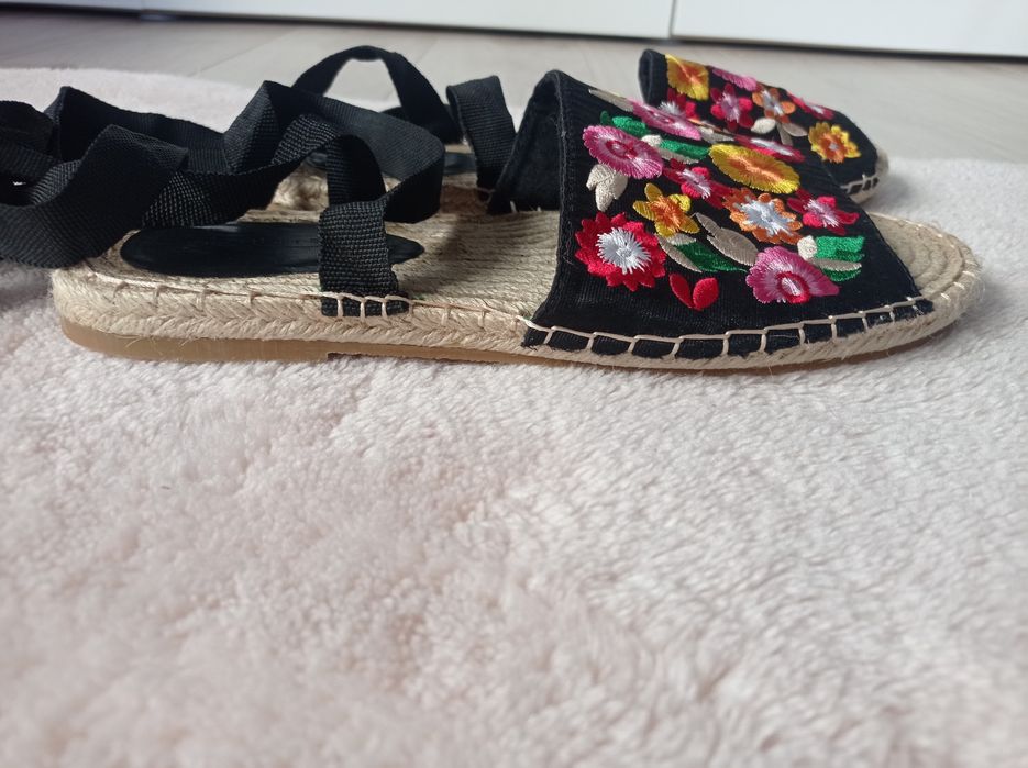 Espadryle wiązane Asos