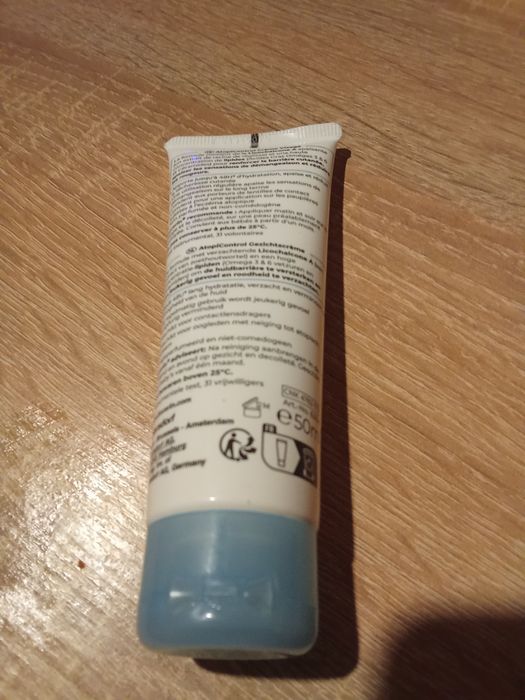 Kojący krem do twarzy Eucerin AtopiControl